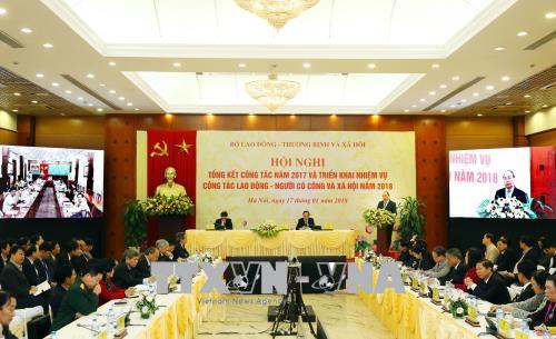 Thủ tướng Nguyễn Xuân Phúc: Cần chuyển mạnh từ 'cấp kinh phí sang đặt hàng đào tạo nghề' ảnh 3